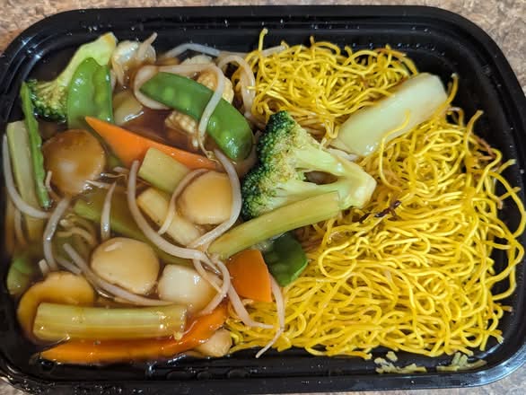Mixed Vegetable Fried noodle 什菜炒麵